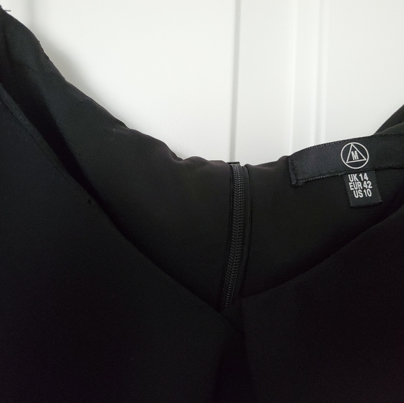 Dresses - Picture 2 of 3